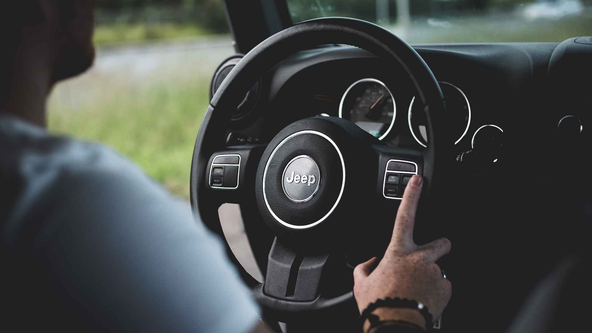 Honking 101: The Proper Use of Car Horns